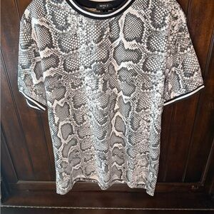 SHEIN Black and White Snakeskin Print Tee